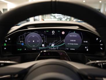Porsche Cayenne E4 S Electric — photo 29