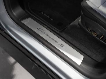 Porsche Cayenne E4 S Electric — photo 31