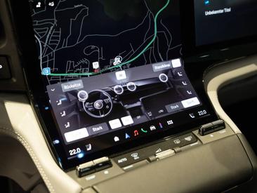 Porsche Cayenne E4 S Electric — photo 35