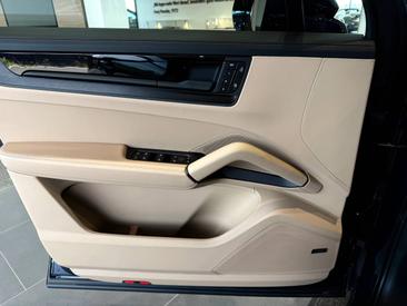 Porsche Cayenne III Black Edition — photo 18