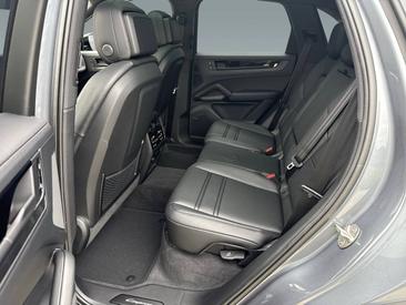 Porsche Cayenne III E-Hybrid Black Edition — photo 13