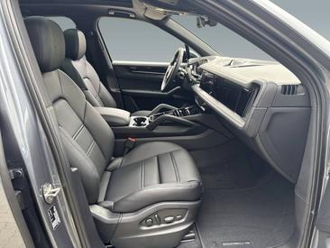 Porsche Cayenne III E-Hybrid Black Edition — photo 14