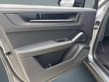 Porsche Cayenne III E-Hybrid Black Edition — photo 17