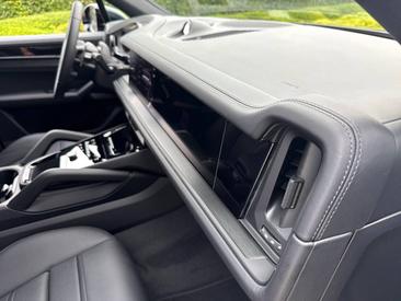 Porsche Cayenne III E-Hybrid Black Edition — photo 20