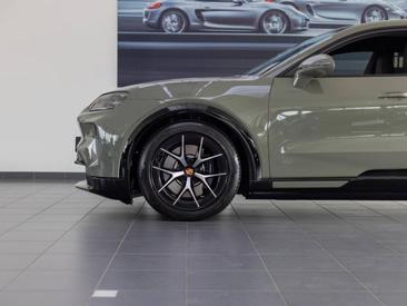 Porsche Cayenne E4 S Coupé Electric — photo 13