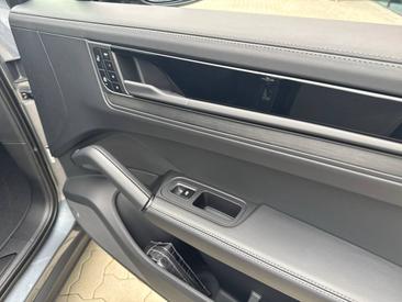 Porsche Cayenne III E-Hybrid Black Edition — photo 21