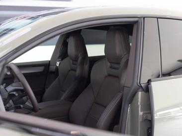 Porsche Cayenne E4 S Coupé Electric — photo 19