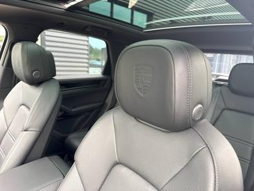 Porsche Cayenne III E-Hybrid Black Edition — photo 24