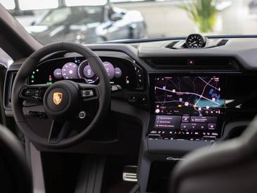 Porsche Cayenne E4 S Coupé Electric — photo 20