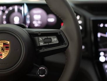 Porsche Cayenne E4 S Coupé Electric — photo 23
