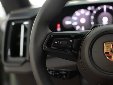 Porsche Cayenne E4 S Coupé Electric — photo 24