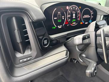 Porsche Cayenne III E-Hybrid Black Edition — photo 27