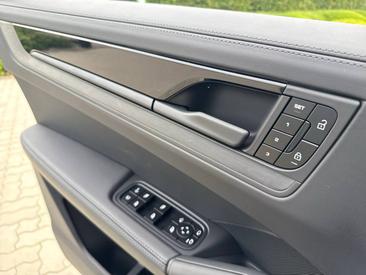 Porsche Cayenne III E-Hybrid Black Edition — photo 28