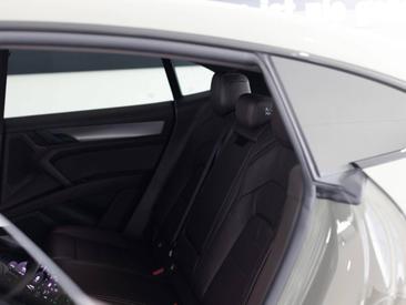 Porsche Cayenne E4 S Coupé Electric — photo 29