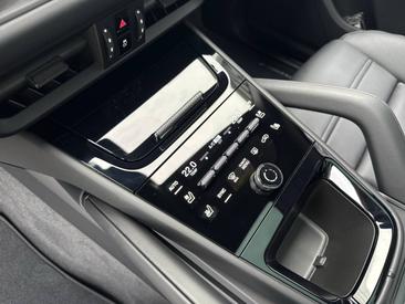 Porsche Cayenne III E-Hybrid Black Edition — photo 31