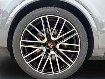 Porsche Cayenne III E-Hybrid Black Edition — photo 32