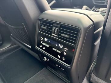 Porsche Cayenne III E-Hybrid Black Edition — photo 36