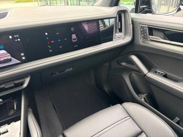 Porsche Cayenne III E-Hybrid Black Edition — photo 44