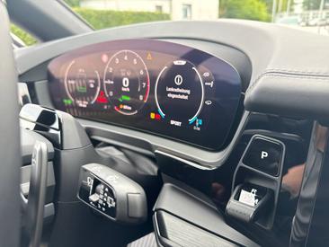 Porsche Cayenne III E-Hybrid Black Edition — photo 45