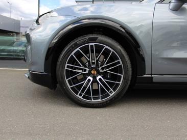 Porsche Cayenne E4 S Coupé Electric — photo 8