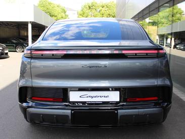 Porsche Cayenne E4 S Coupé Electric — photo 9