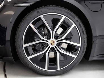 Porsche Taycan ph2 4 Black Edition — photo 6