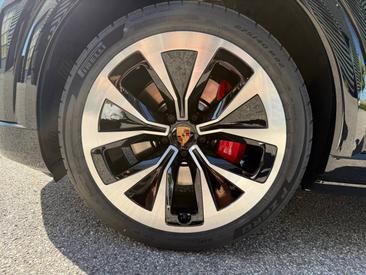 Porsche Cayenne E4 S Coupé Electric — photo 9