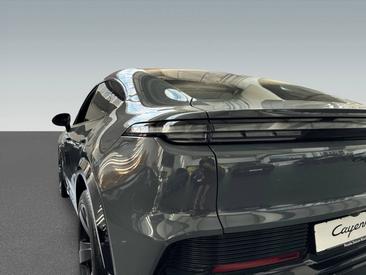 Porsche Cayenne E4 Coupé Electric — photo 10