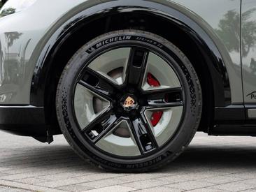 Porsche Cayenne E4 S Coupé Electric — photo 6
