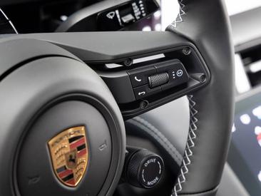 Porsche Taycan ph2 4 Black Edition — photo 20