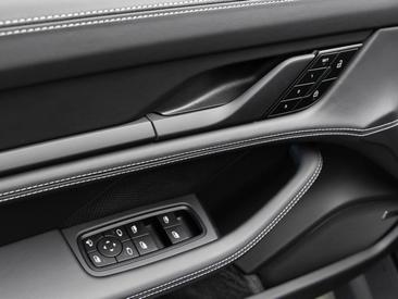 Porsche Taycan ph2 4 Black Edition — photo 22