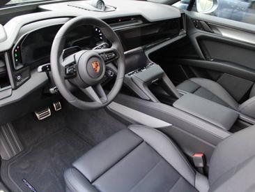Porsche Cayenne E4 S Coupé Electric — photo 19