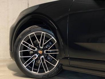 Porsche Cayenne E4 Coupé Electric — photo 6