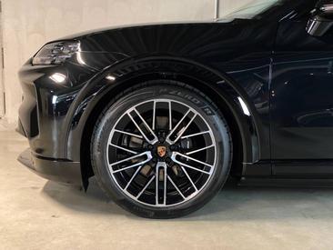 Porsche Cayenne E4 Coupé Electric — photo 7