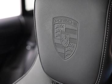 Porsche Taycan ph2 4 Black Edition — photo 29