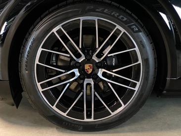 Porsche Cayenne E4 Coupé Electric — photo 8