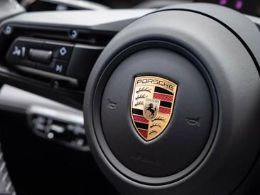 Porsche Taycan ph2 4 Black Edition — photo 30