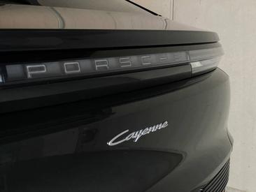 Porsche Cayenne E4 Coupé Electric — photo 10