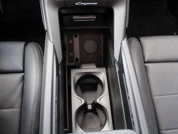 Porsche Cayenne E4 S Coupé Electric — photo 25