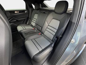 Porsche Cayenne III GTS Coupé — photo 15