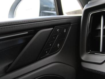 Porsche Cayenne E4 S Coupé Electric — photo 34