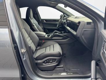 Porsche Cayenne III GTS Coupé — photo 19