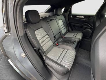 Porsche Cayenne III GTS Coupé — photo 20