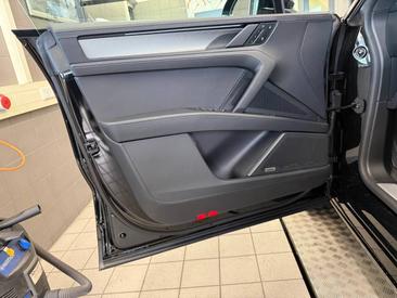 Porsche Cayenne E4 S Coupé Electric — photo 26