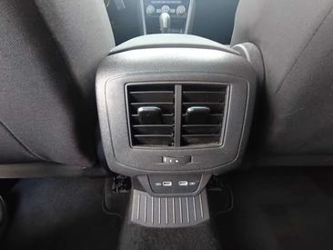 Volkswagen T-Roc R-Line — photo 12