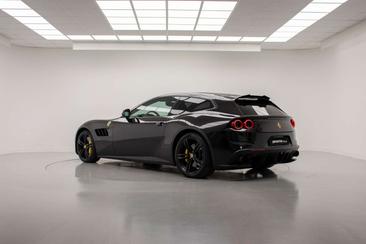 Ferrari GTC4Lusso — photo 2