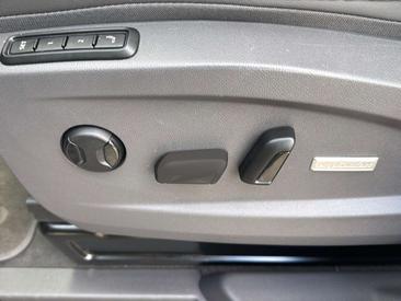 Volkswagen Multivan Style — photo 8