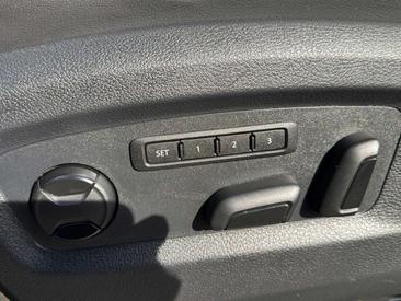 Volkswagen Multivan Highline Exclusive — photo 9