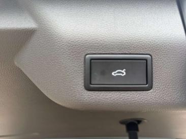 Volkswagen Multivan — photo 17