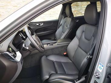 Volvo XC60 B5 — photo 2